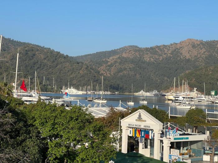 Dedeminn Marina Hotel