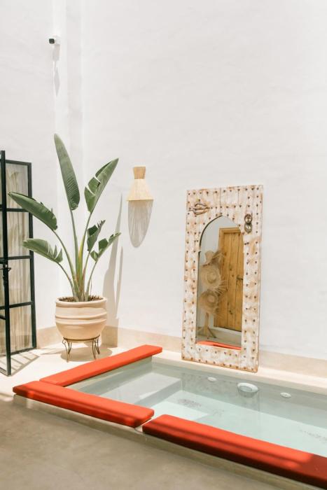 Private riad with swimming pool and breakfast included