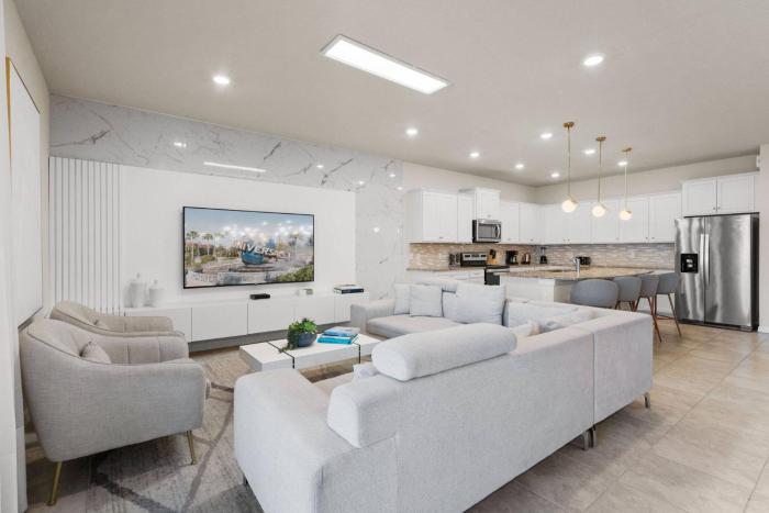 10 Bedroom 8 Bathroom Windsor Island 3233LW