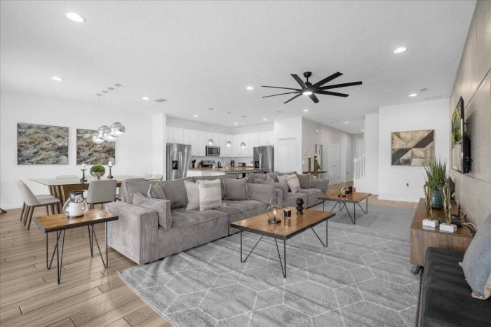 10 Bedrooms 8 Bathrooms Solterra 5212 Oa