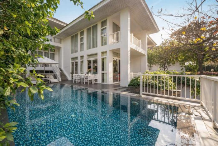 4 BR Luxury Villa in Premiere Village Resort - Beach Front Resort
