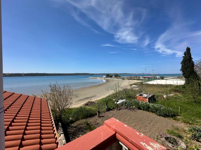 Villa M, App 4 - 6 persons direct on the seaside, 1st floor