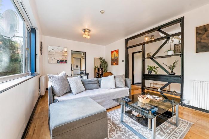 Modern 2 Bedroom Apartment with Free Parking in Moseley