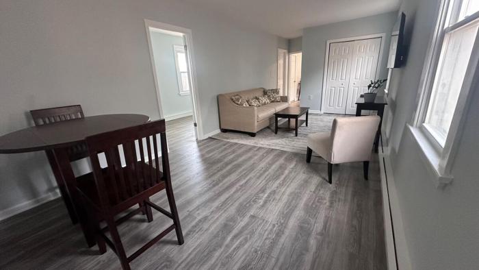 Quiet Coastal Retreat with neighborhood charm