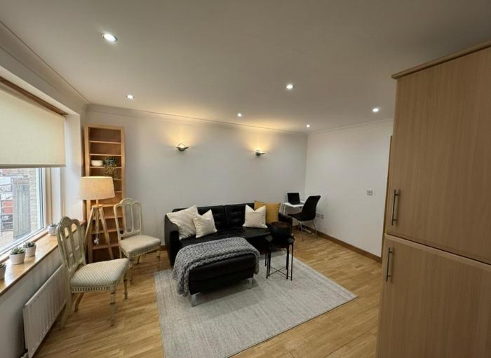 Bright 2 Bedroom Flat in Whitechapel Near central london