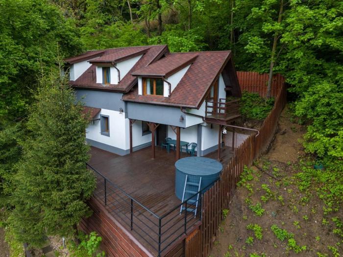 Gruber Forrest Cottage with real Wood Hottub