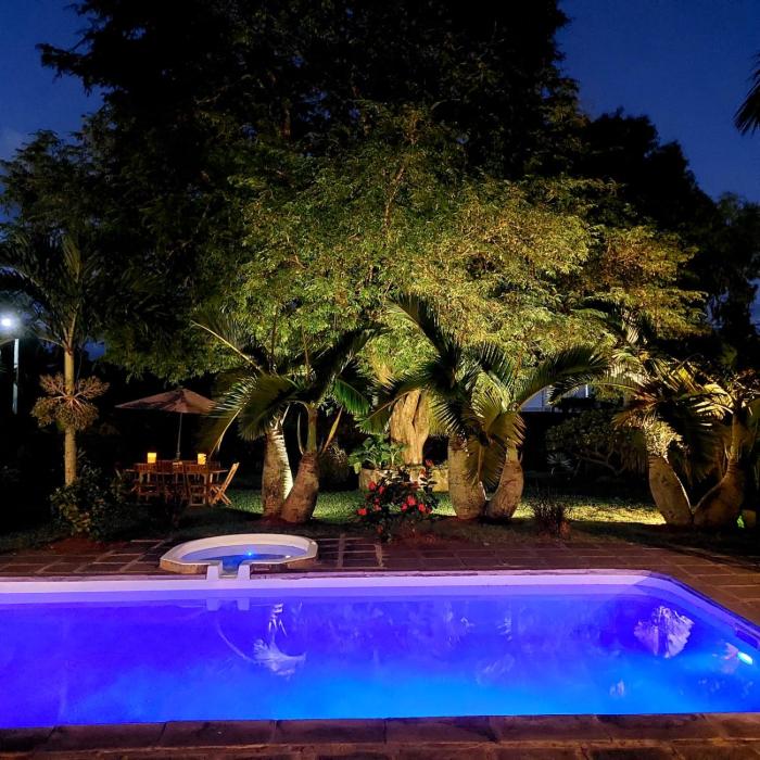 Maison Tropicale avec Piscine et Jardin