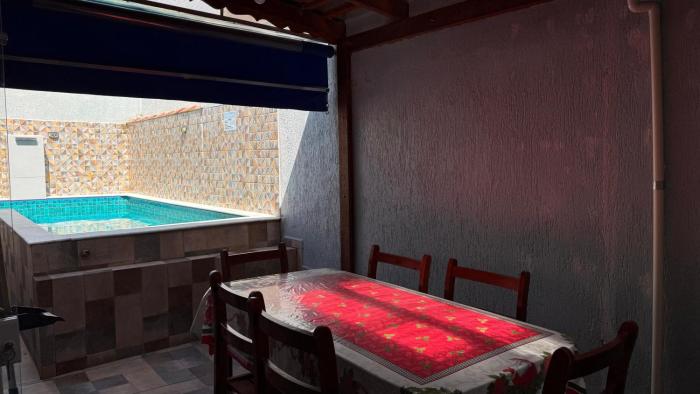 Casa com picina e área gourmet