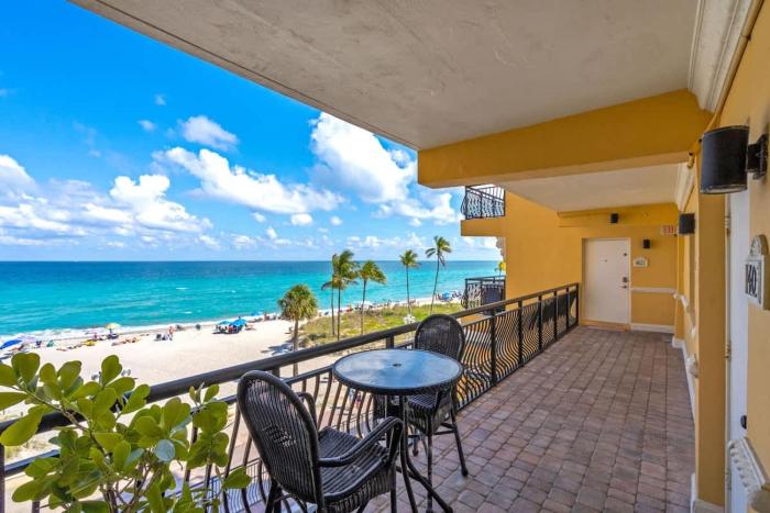 Sunny Oceanfront 2 Bedrooms and 2 Bathrooms with Pool and Parking