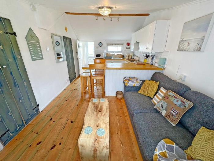 Cosy chalet by the sea