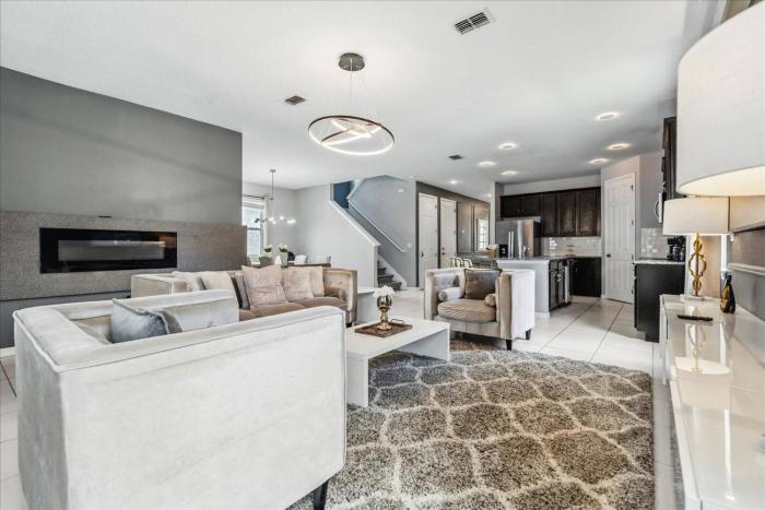 7 Bedrooms 6.5 Bathrooms Solara 9041FKTW