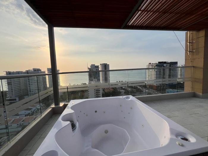 Nice suite next to Salguero Beach