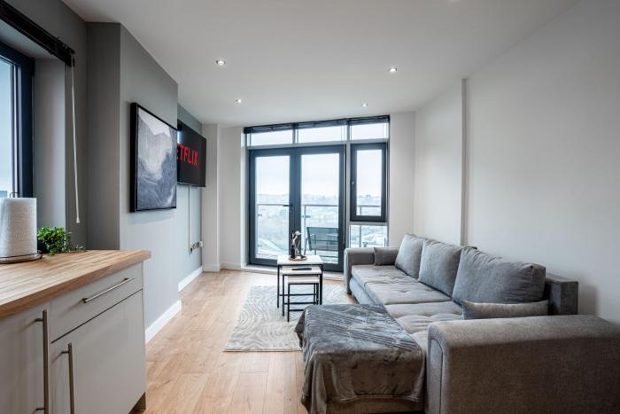 Modern Leeds City Pad Prime Location Balcony Sleeps 4