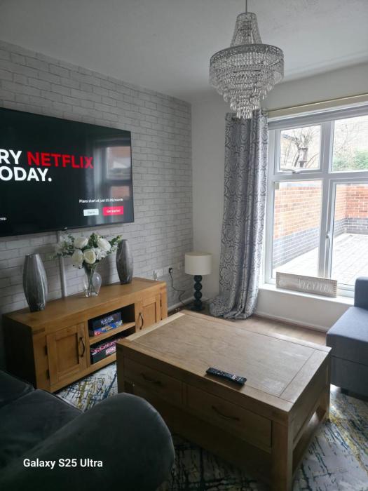 Casa Havilah - Contractor House Manchester Sleeps 4 Parking