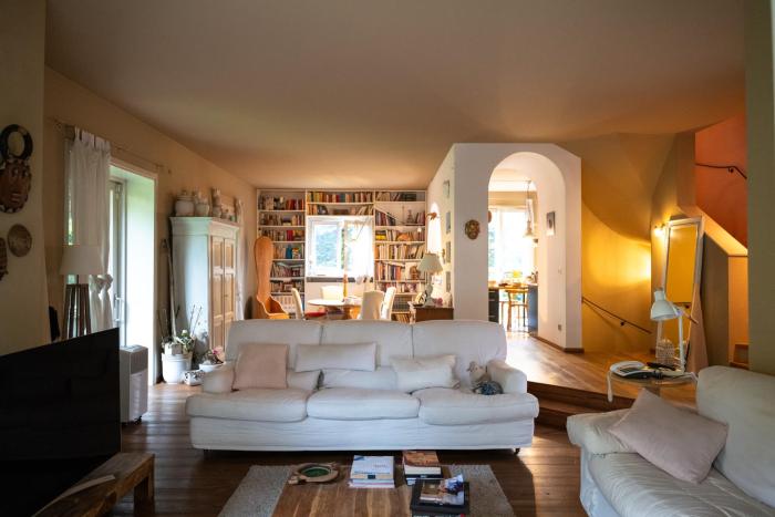 Villa with garden and private parking space