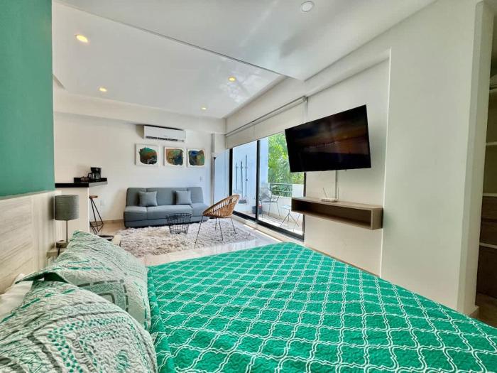 New apartment one block from 5th Ave