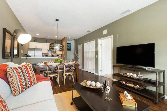 3 BD 2 BA Lucaya Village 2-107