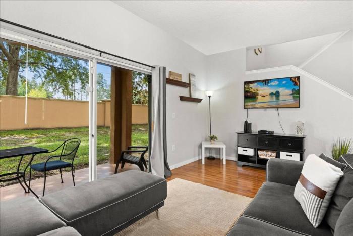 4 Bedrooms 3.5 Bathrooms Regal Palms 203 LM