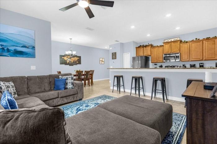 4 Bedroom 3 Bathroom Paradise Palms 8963SP