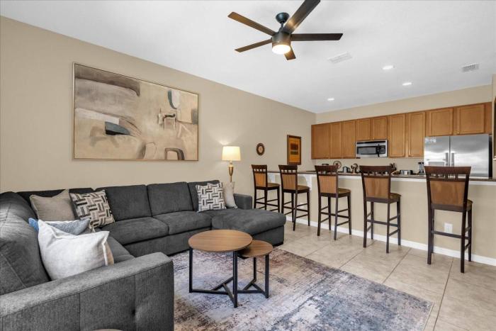 4 Bedrooms 3 Bathrooms Paradise Palms 8977CP