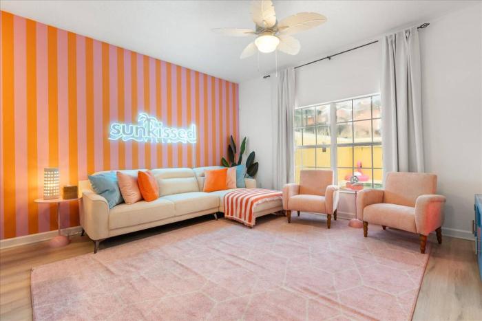 4 Bedrooms 3 Bathrooms Paradise Palms 8939Bp