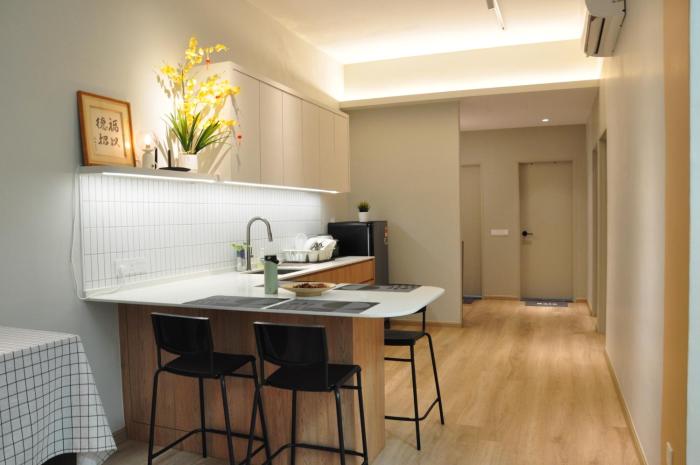 Large Group 11 Pax Adult Stay, 5BR, Alma BM, 1 min Aeon Alma, Family Gathering, Wedding, Work Stay