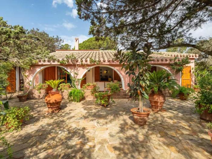 Charming Villa with Patio & Lush Garden