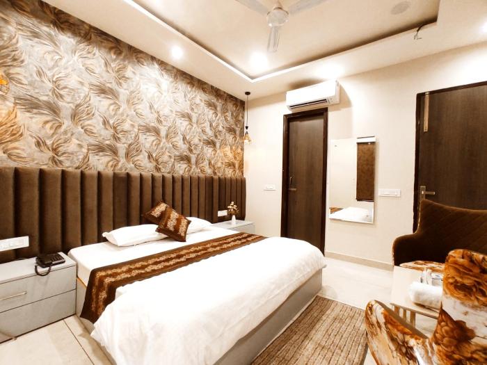 THE CASA GRAND - Premium Rooms For Corporates, Couples And Travellers