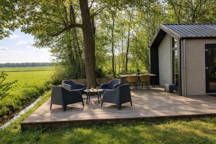 Luxe lodge met vrij uitzicht en 4 fietsen, nabij Fochterloërveen en Veenhuizen