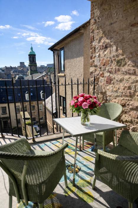 New Royal Mile Apartment with Balcony and Stunning Views Top Floor No Lift