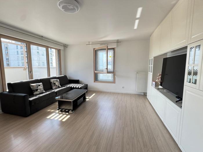 Apts 71M2 with 38M2 terrasse , 10mins to Paris Center, Free Nespresso
