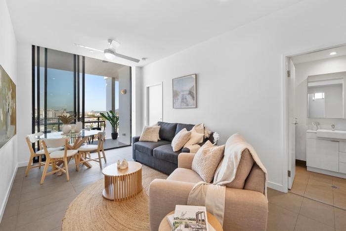 Penthouse Sleep 6 - CBD Views - Resort - Games
