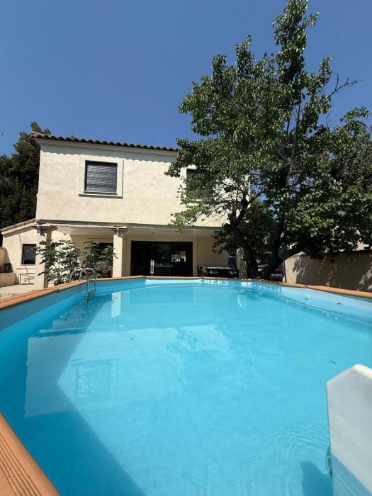 Air-conditioned house with garden, pool & foosball table