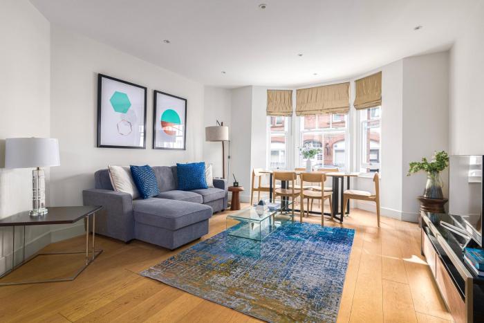 Modern 2-Bedroom Flat on Great Titchfield