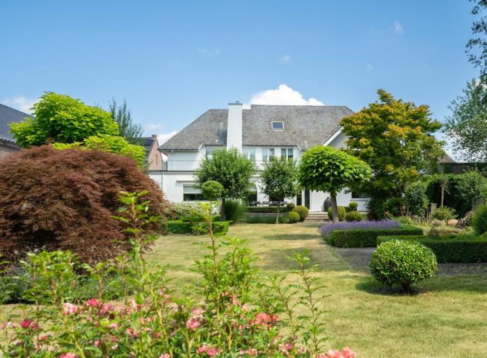 Unique villa 16p with sauna & large garden, 15 min from Maastricht
