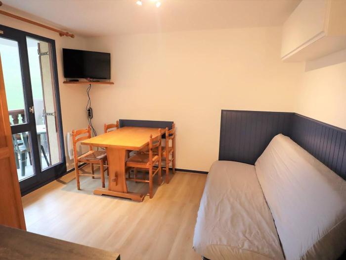 Appartement cosy 2 étoiles avec balcon et piscine – Idéal pour 45 pers. proche station de ski - FR-1-342-250