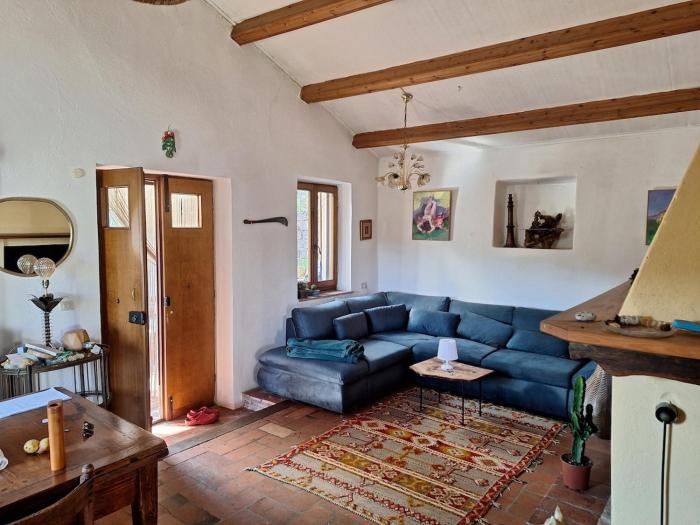 Mazzavecchia - Stone Farmhouse, Wild Tuscany