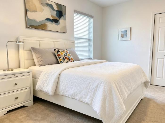 Bright Suite Room with Private Bath Near Disney- Pool- Water Park- Resort- Club