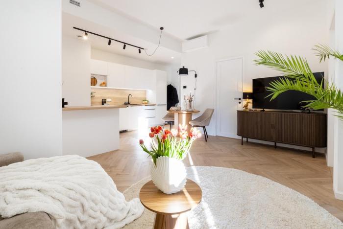 Modern & New 1BR Apartment with Sofa Bed & Balcony