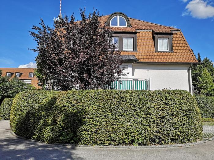 Ruhige, helle Gartenwohnung, 3 Minuten zur Bahn, 40 Minuten zum Oktoberfest, 65 qm