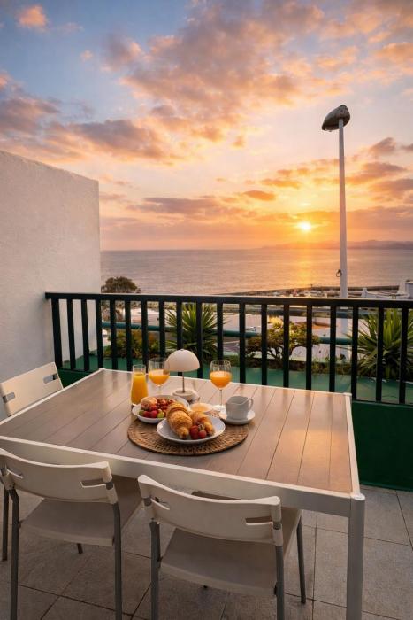 La Florida Blue Beach Puerto del Carmen, en el centro, con vistas al mar piscina y muy cerca de la playa