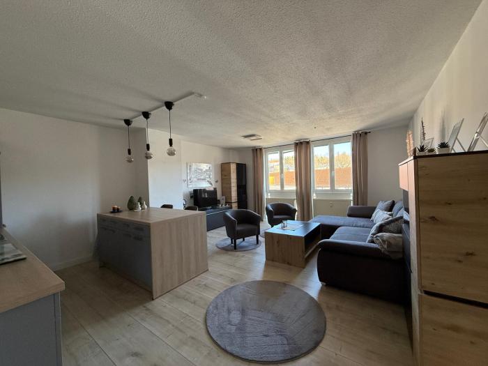 Moderne & sonnige Ferienwohnung mit Lift & Stellplatz in Plauen-Reusa