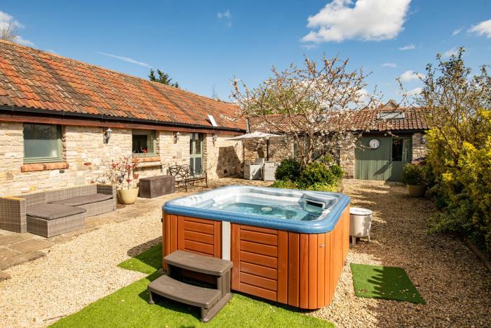 Bramley Barn near Bath + Hot tub