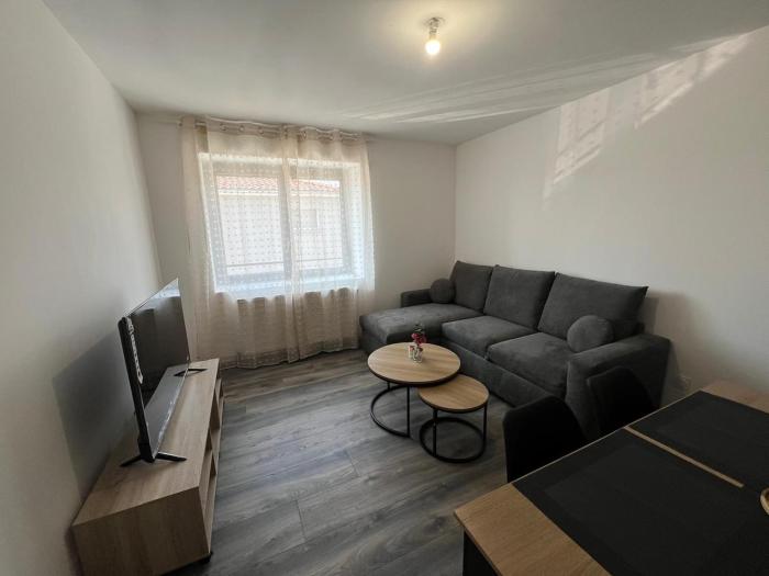 Nouvel appartement T4 avec parking et Wi-Fi gratuit