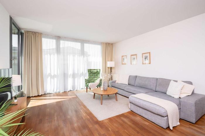 Urban Oasis Suite & Eurovea Riverside