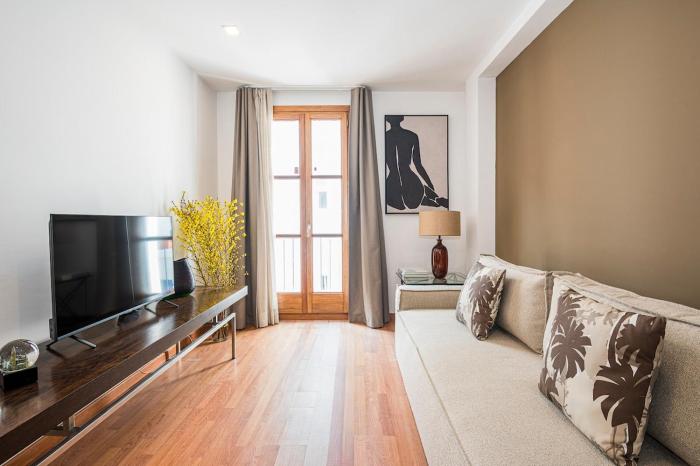 Renovated apartment in Sitges Centre, Beach and train 3 minutes away