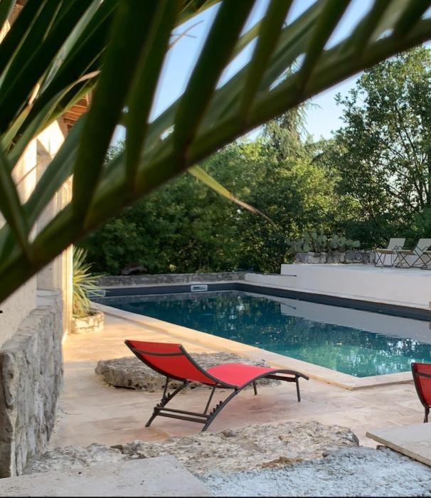 Le Mazet, studio climatisé avec accès piscine