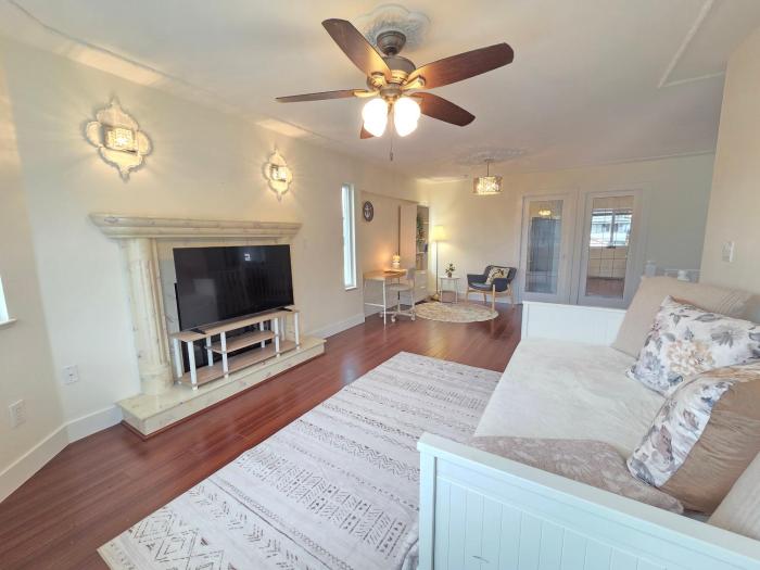 Sunshine Suite in Riley Park