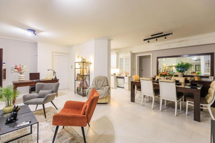 Aiolos Grand super lux suite kalamaki Alimos near the sea