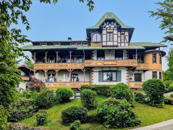 Die Watzmannsuite - Familienfreundliche Ferienwohnung in historischer Villa mit Kamin, Infrarotsauna, Balkon, Garten, nur 10 Gehminuten ins Zentrum von Berchtesgaden